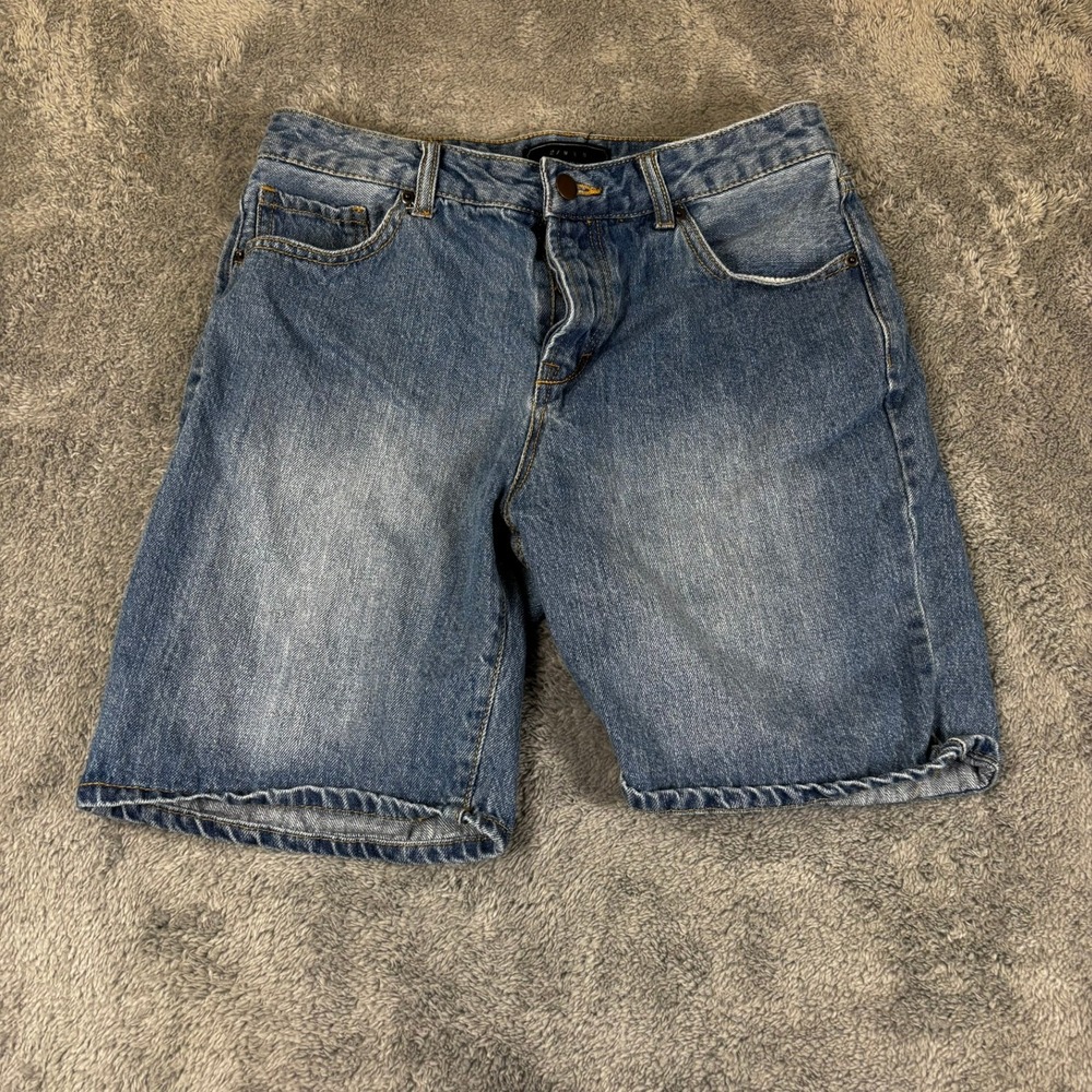 21 Men American Brand Denim Shorts Medium Wash Button Fly Size 30